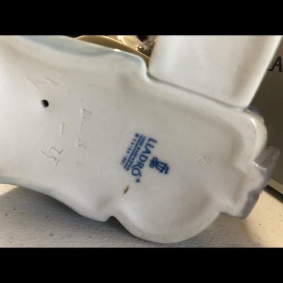 Vintage Lladro #5279 Clown with accordion - Picture 4 of 4